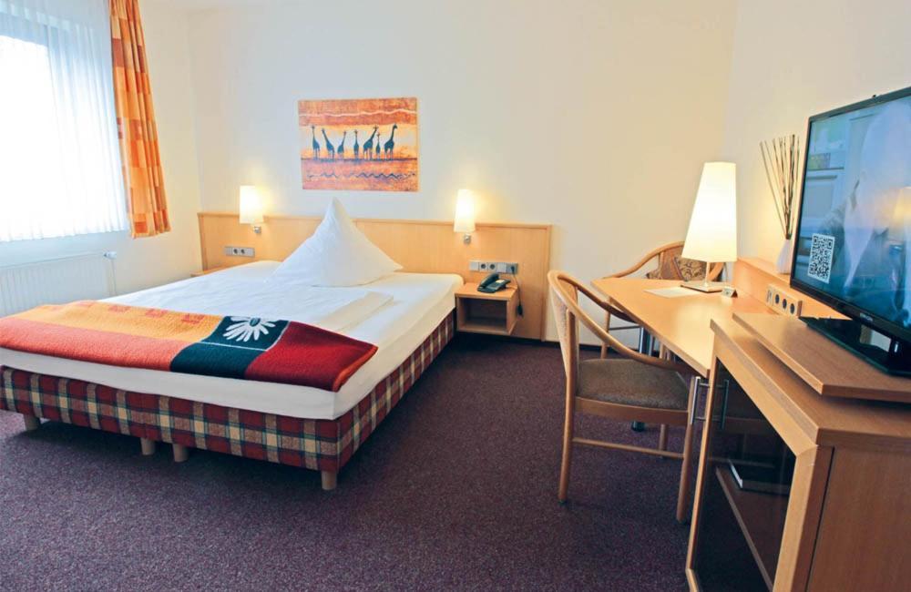 Hotel Lindenkrug Gutersloh Ngoại thất bức ảnh