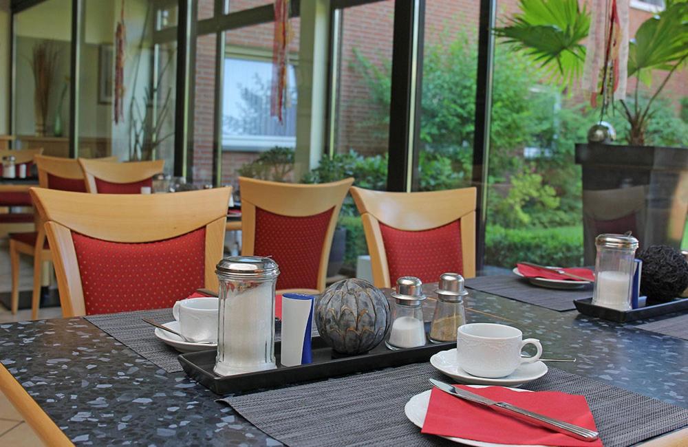 Hotel Lindenkrug Gutersloh Ngoại thất bức ảnh