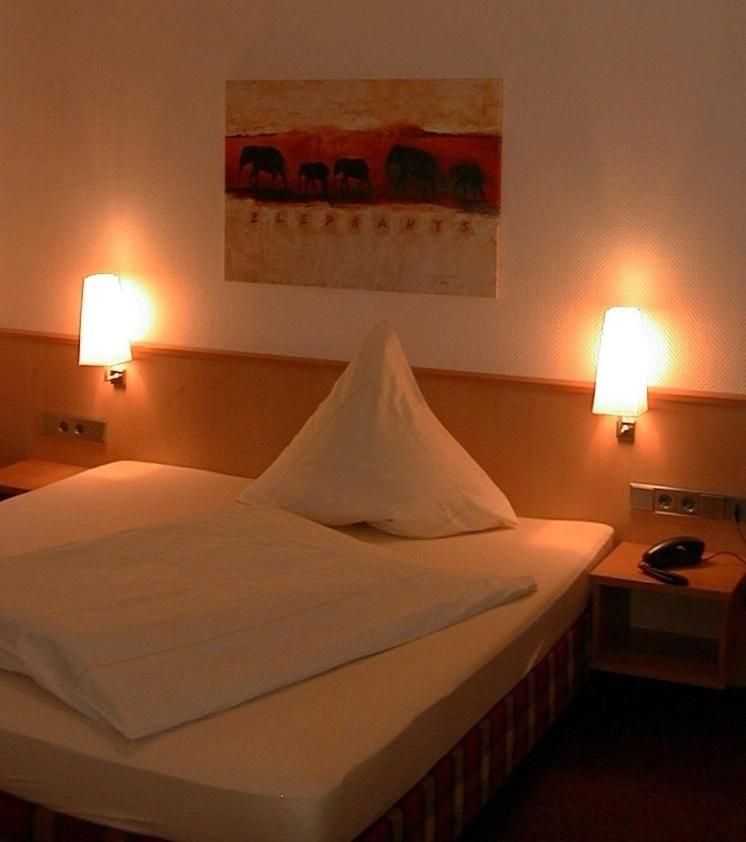 Hotel Lindenkrug Gutersloh Ngoại thất bức ảnh