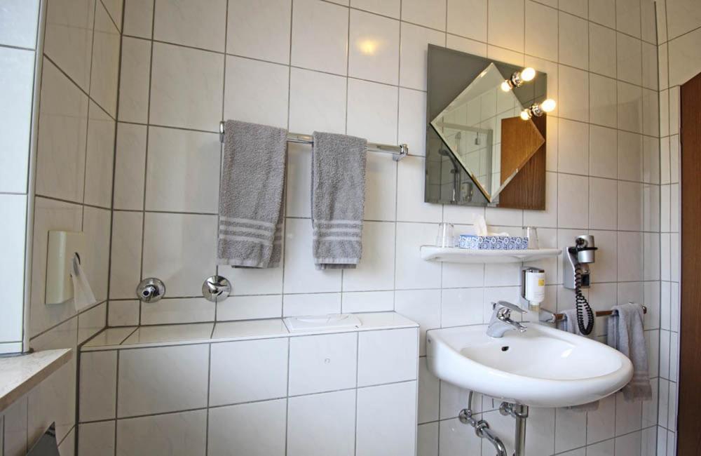 Hotel Lindenkrug Gutersloh Ngoại thất bức ảnh